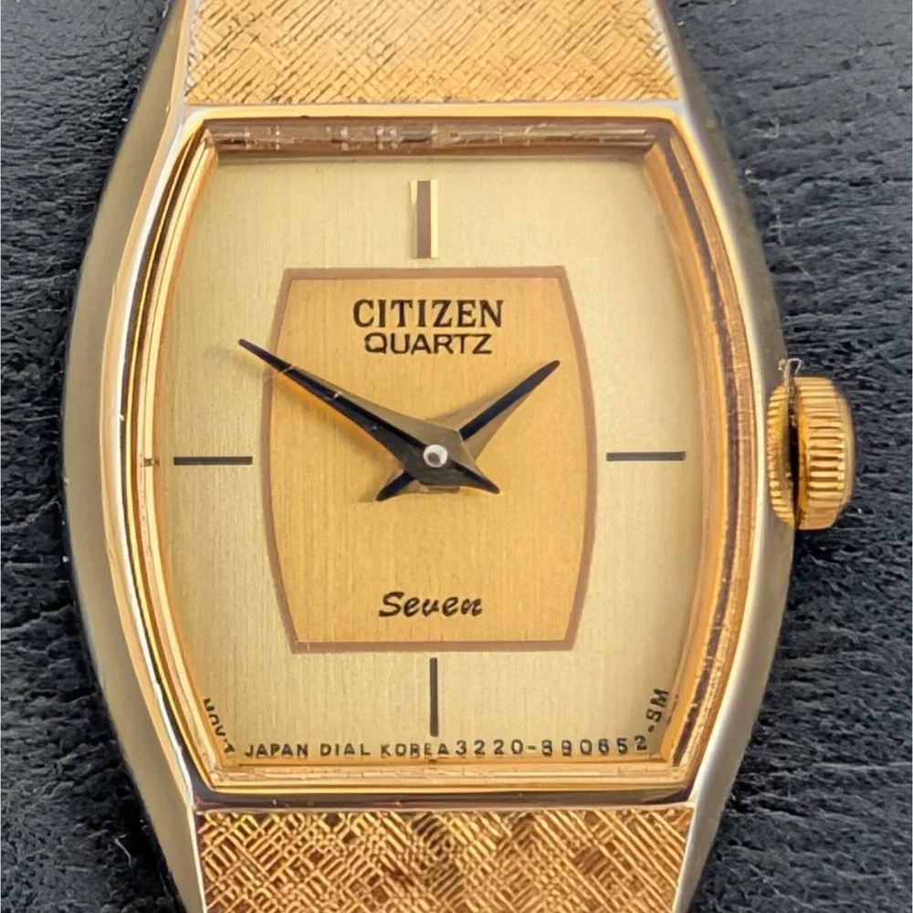 Vintage Citizen Seven 3220-941934 Gold Tone Quartz Watch Textured Bracelet - Picture 2 of 10